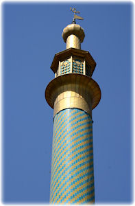 In den verschiedenen Städten gibt es unzählige schöne Bauwerke zu bewundern - Hier ein Minarett. Bild eines Gebetsturms im Iran.