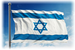 Die israelische Flagge zeigt den Davidstern in Blau auf weißem Hintergrund. Die israelische Flagge im Wind.