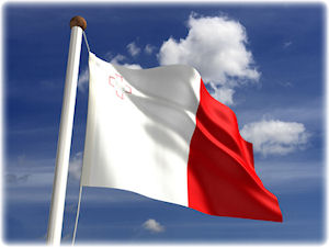 Die maltesische Flagge mit dem kleinen Kreuz. Die Flagge von Malta im Wind.