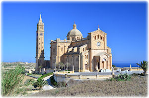 Dieses Bauwerk steht in Gozo, der zweitgrößten Insel von Malta. Die sogenannte Ta'Pinu Kirche auf Gonzo, in Malta.