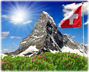 Das Matterhorn - das zu Teilen in der Schweiz liegt - ist mit fast 4,5 Kilometern Höhe einer der höchsten Berge der Alpen. Blick auf das Matterhorn von der Schweizer Seite mit der Schweizer Flagge.
