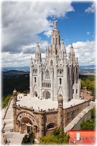 Eine beeindruckende Kirche in Barcelona. Die Church of the Sacred Heart of Jesus in Barcelona, Spanien.