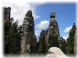 In der Adersbacher Felsenstadt gibt es diese beiden Steine: Bürgermeister und Bürgermeisterin. Steine in der Adersbacher Felsenstadt, die Menschen darstellen sollen.